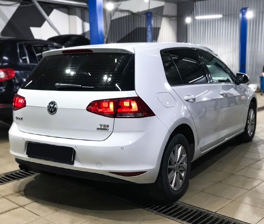 Фольксваген Гольф в автосервисе