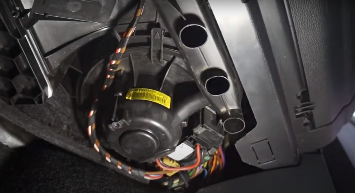 Замена моторчика печки Фольксваген Гольф