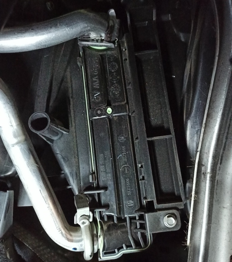 Замена радиатора печки Фольксваген Джетта