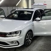 Фольксваген Джетта на обслуживании после замены радиатора печки