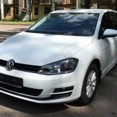 Фольксваген Гольф на улице