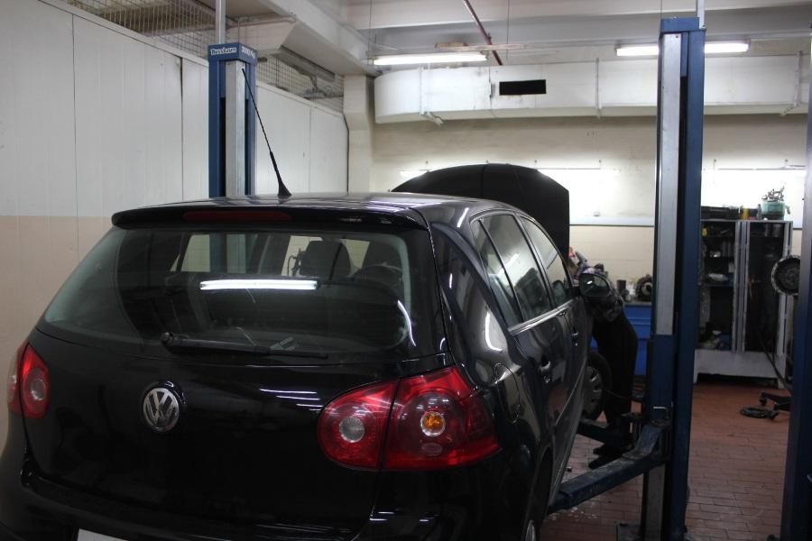 Фольксваген Гольф на СТО