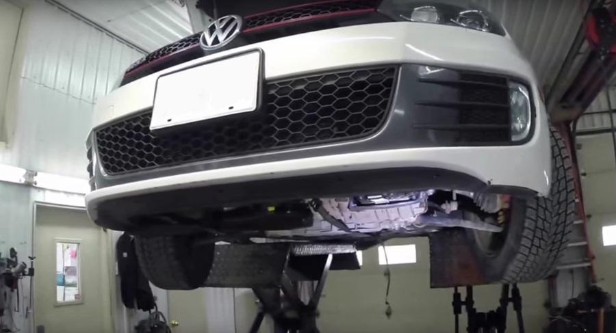 Фольксваген Гольф на обслуживании в техцентре