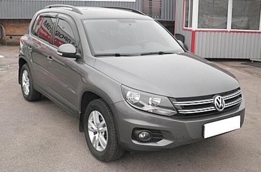 Фольксваген Тигуан на улице