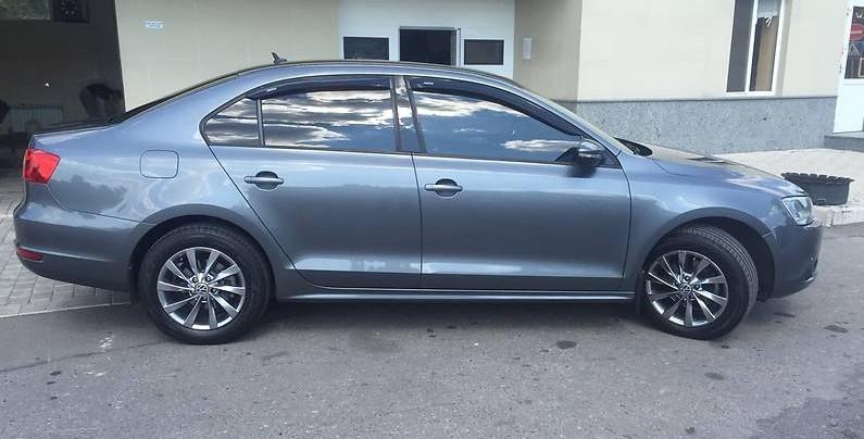 Фольксваген Джетта на улице