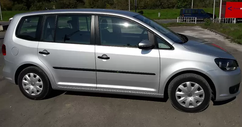 серый Фольксваген Туран