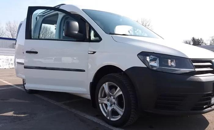 белый Кадди