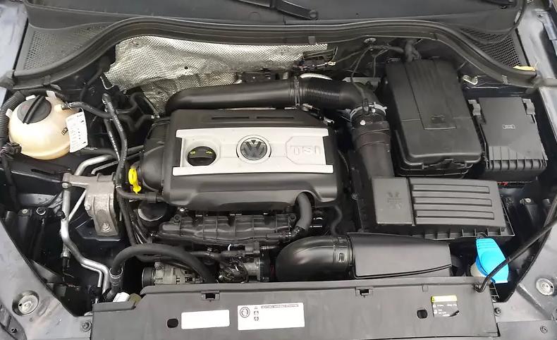 подкапотное пространство на Тигуане