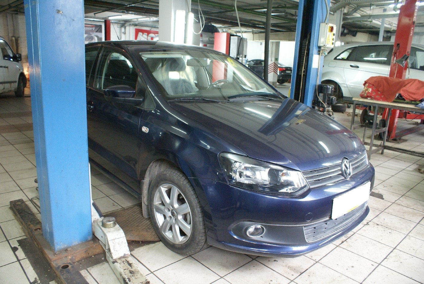 Поло седан в сервисе