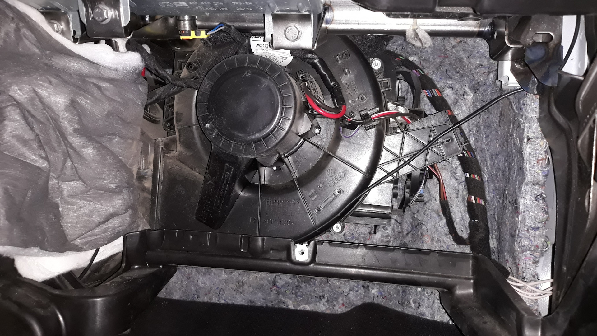 замена вентилятора печки Поло седан