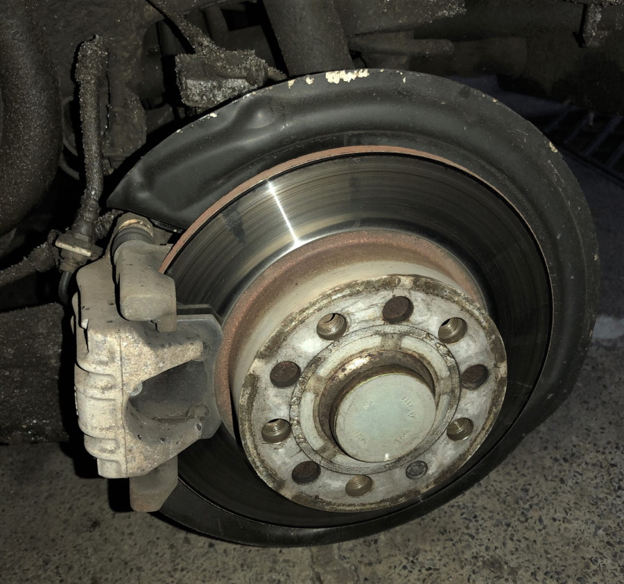 Замена задних тормозных колодок