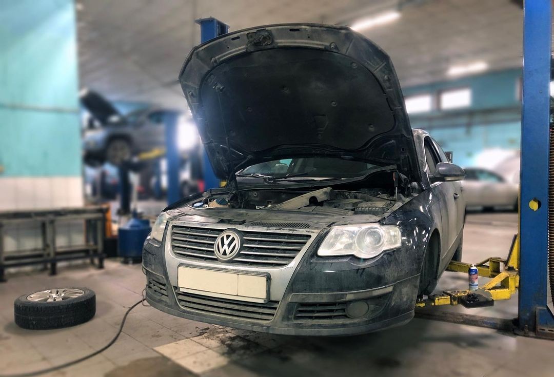 фольксваген пассат на подъемнике