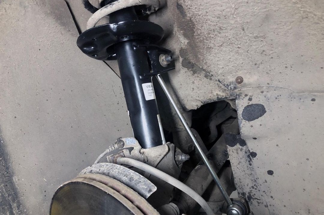 новые амортизаторы на Пассате Б6