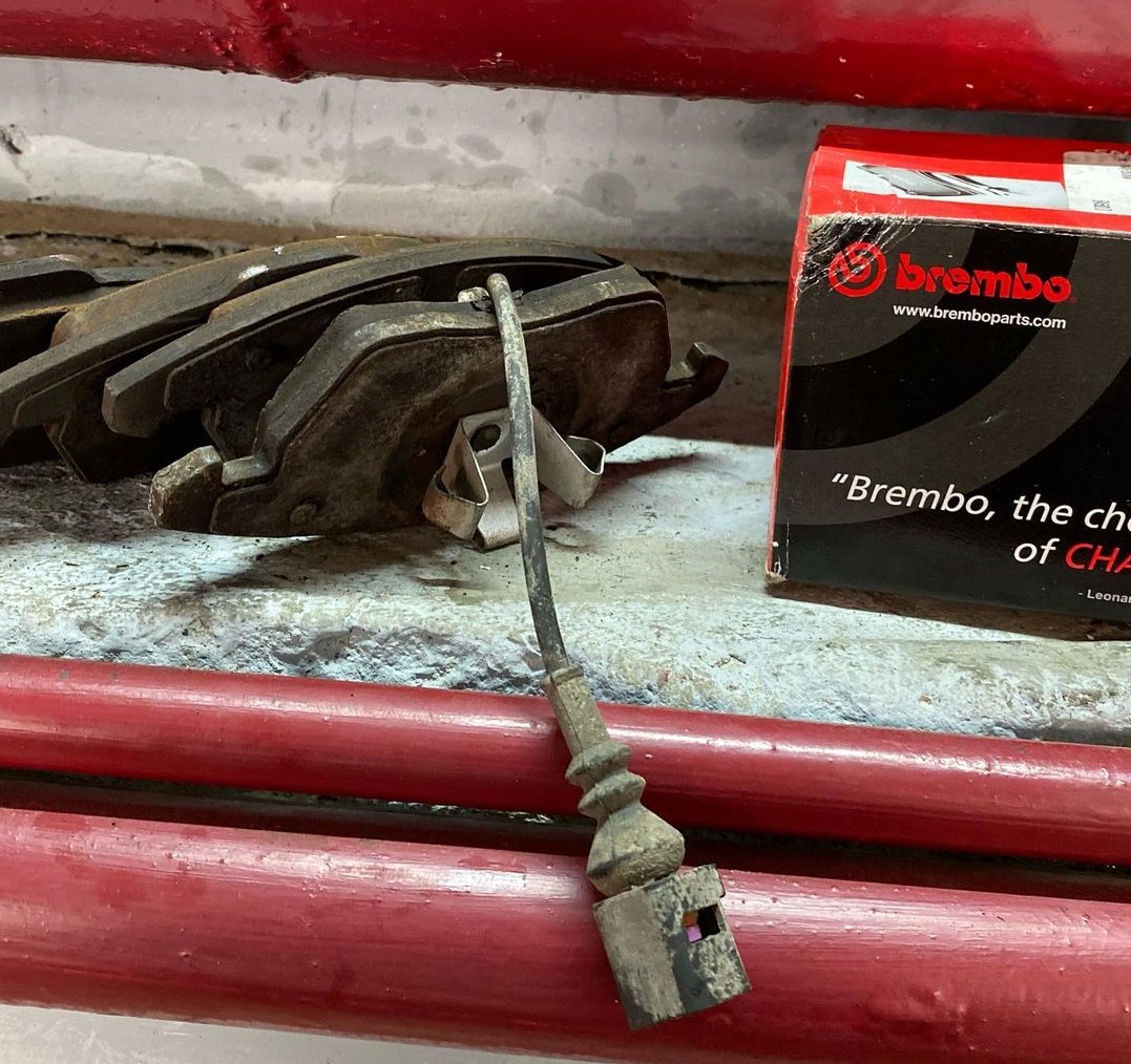 передние тормозные колодки Брембо на Фольксваген Пассат