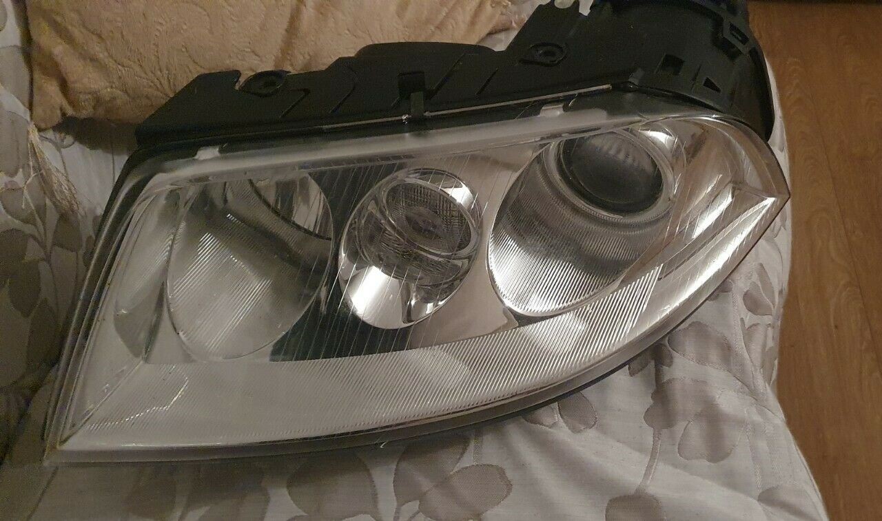 фара на Пассат Б7