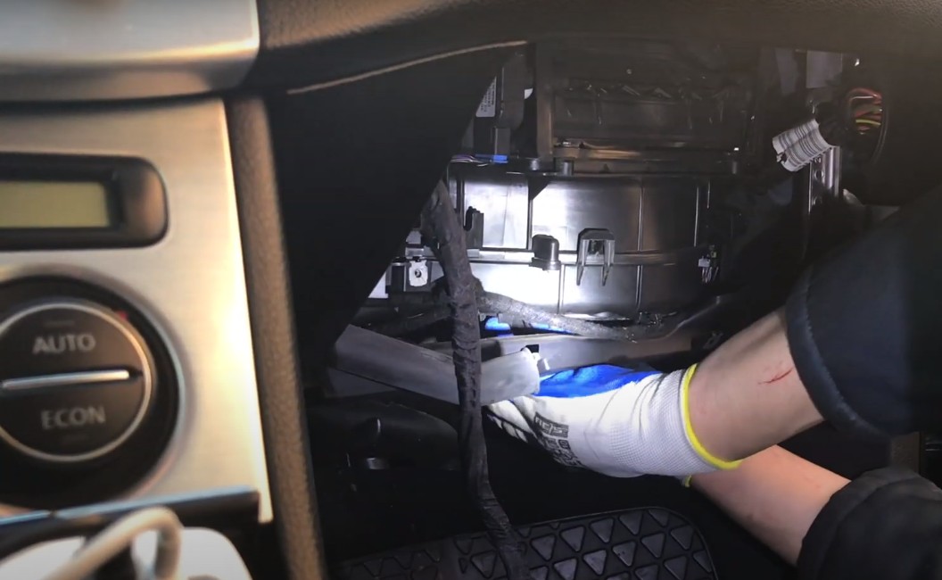 Замена моторчика печки Фольксваген Пассат