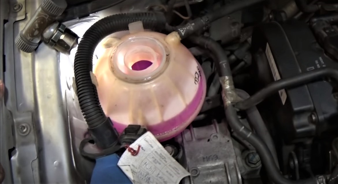 Замена охлаждающей жидкости Фольксваген Пассат