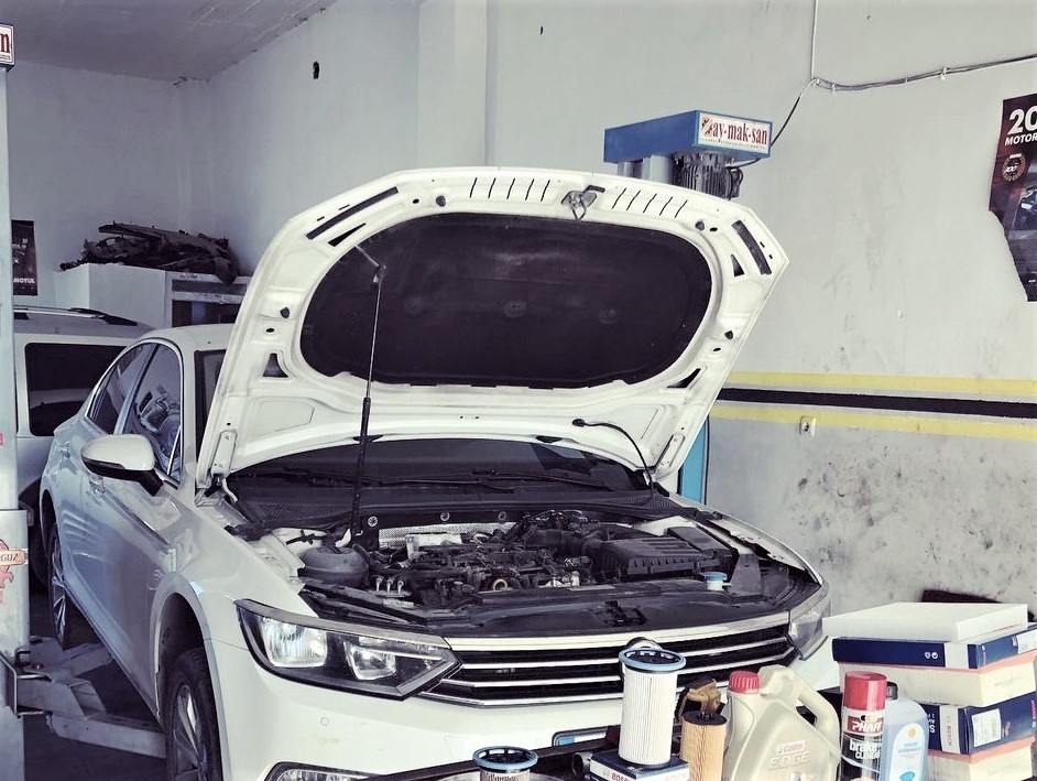 Фольксваген Пассат в техцентре на обслуживании