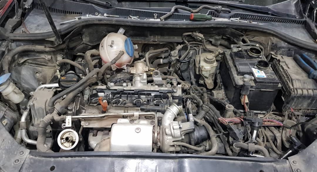 демонтаж клапанной крышки двигателя Фольксваген Гольф