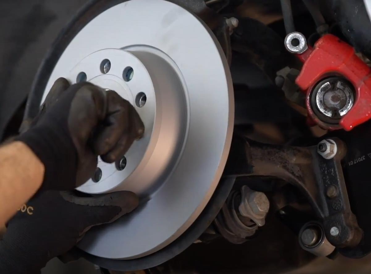 установка тормозного диска Гольф Плюс