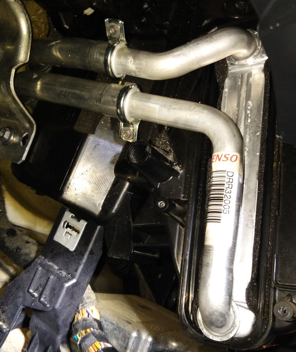 Замена отопителя на  Фольксвагене Тигуан