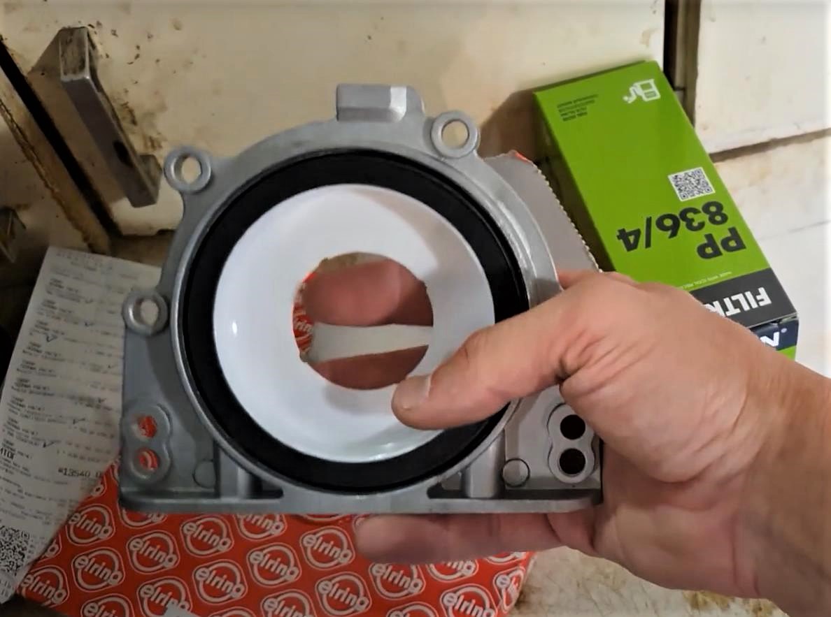 Новый задний сальник коленвала на Фольксваген Гольф