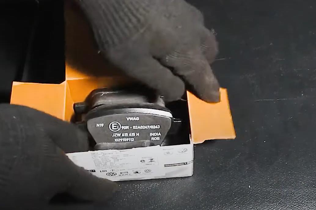 Новые задние тормозные колодки на Тигуан оригинал