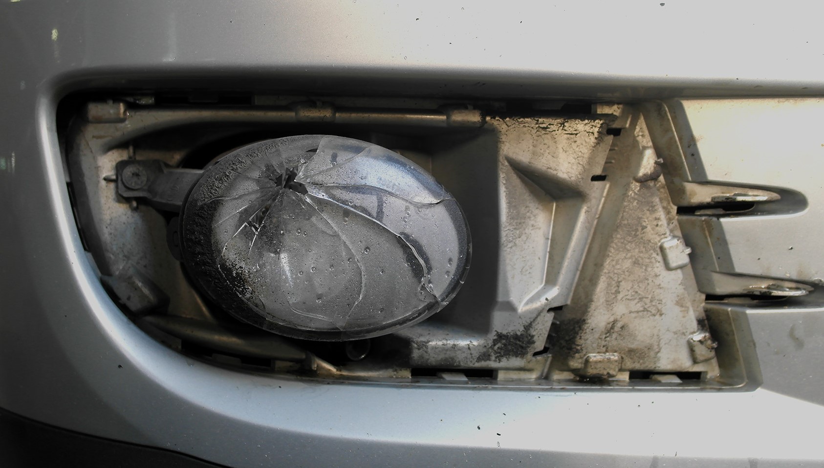 разбитая противотуманная фара на Тигуане