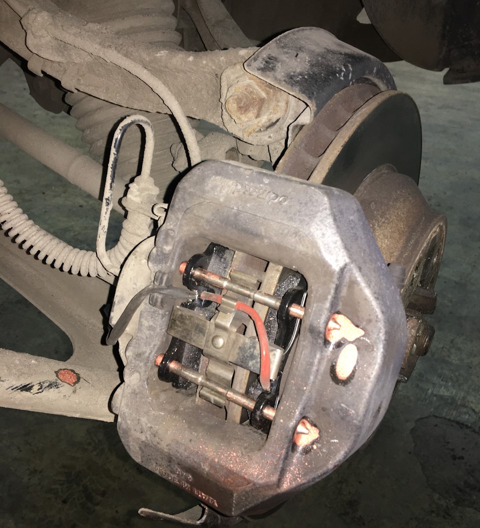 Замена задних тормозных колодок Фольксваген Туарег