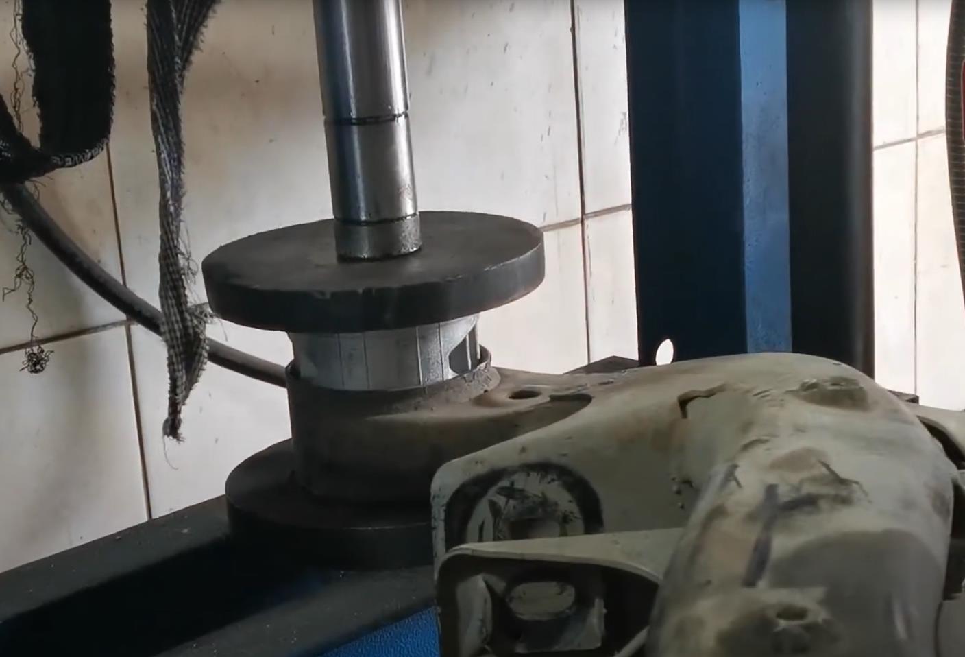 Замена сайлентблоков подрамника Фольксваген Туарег