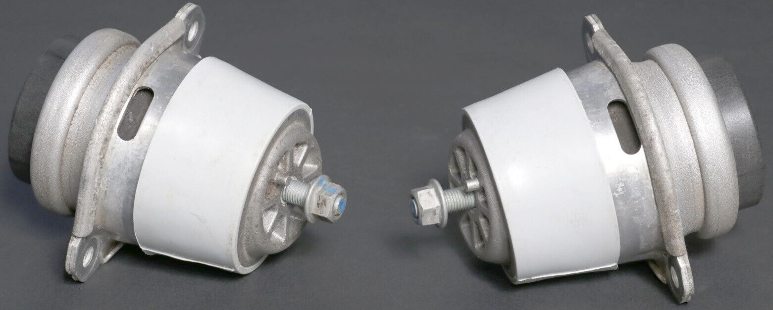 Комплект новых подушек двигателя