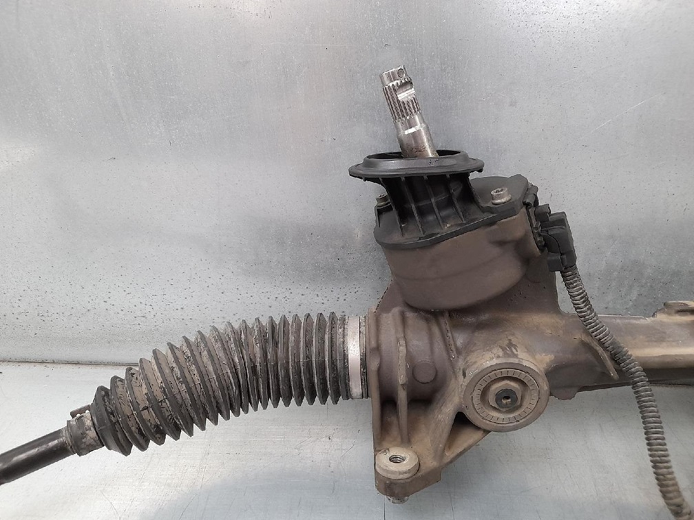 Рулевая рейка Фольксваген Кадди снята для ремонта