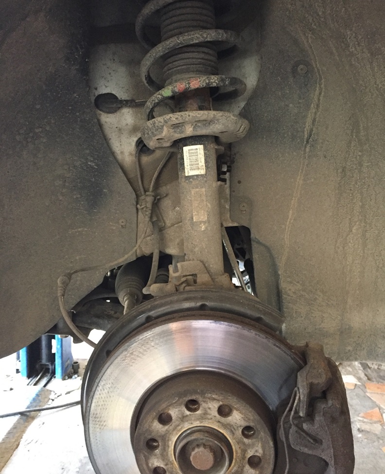 Замена амортизаторов Фольксваген Кадди