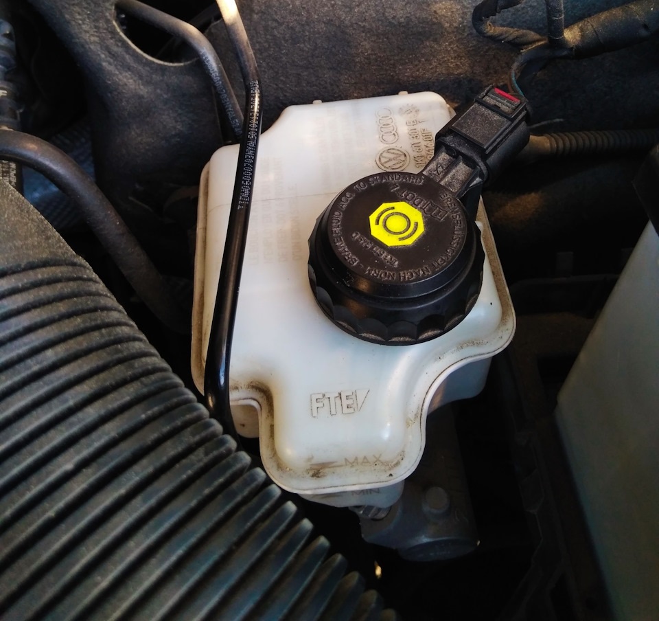 Замена тормозной жидкости Фольксваген Кадди