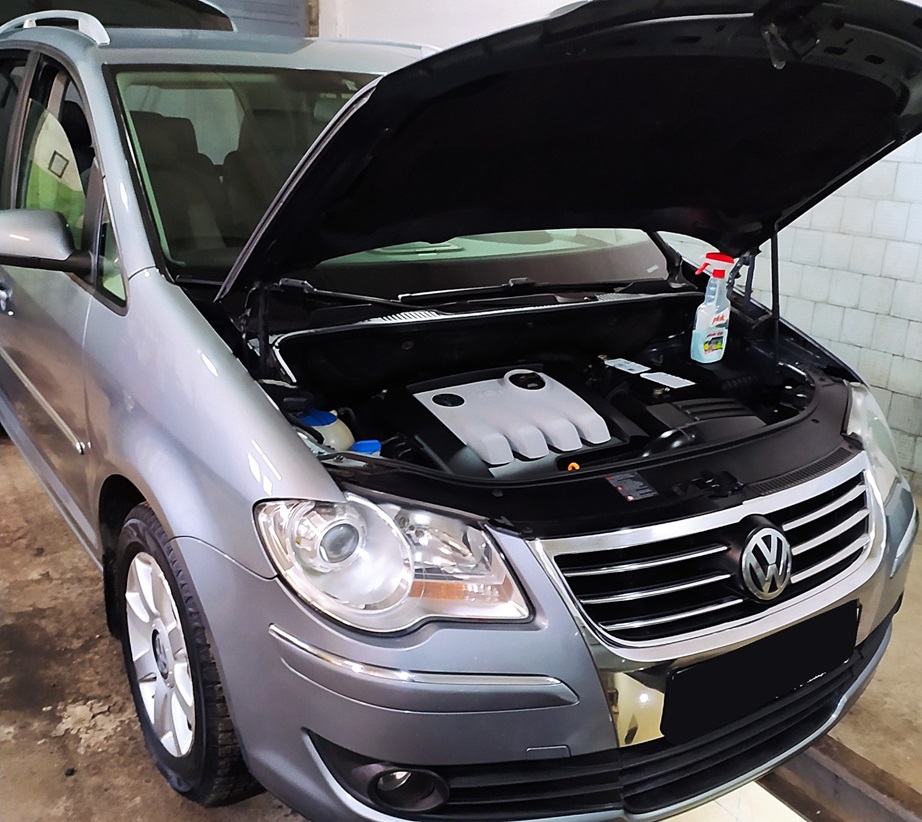 Фольксваген Туран готовится к замене маслосъемных колпачков