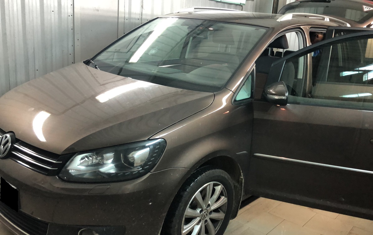 Фольксваген Туран готовится к замене Антифриза