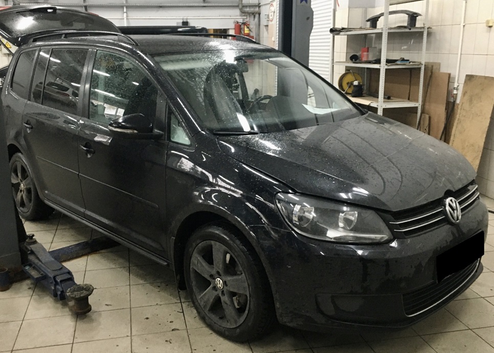 Фольксваген Туран на замене ступичного подшипника