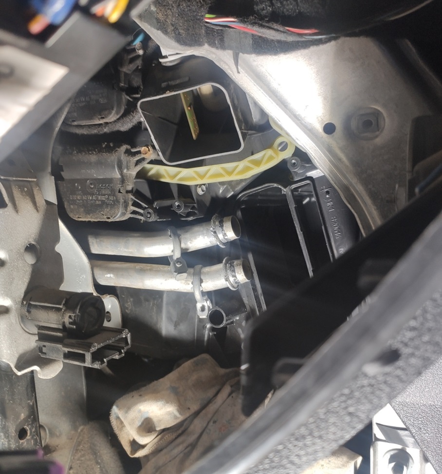 Замена радиатора печки Фольксваген Туран