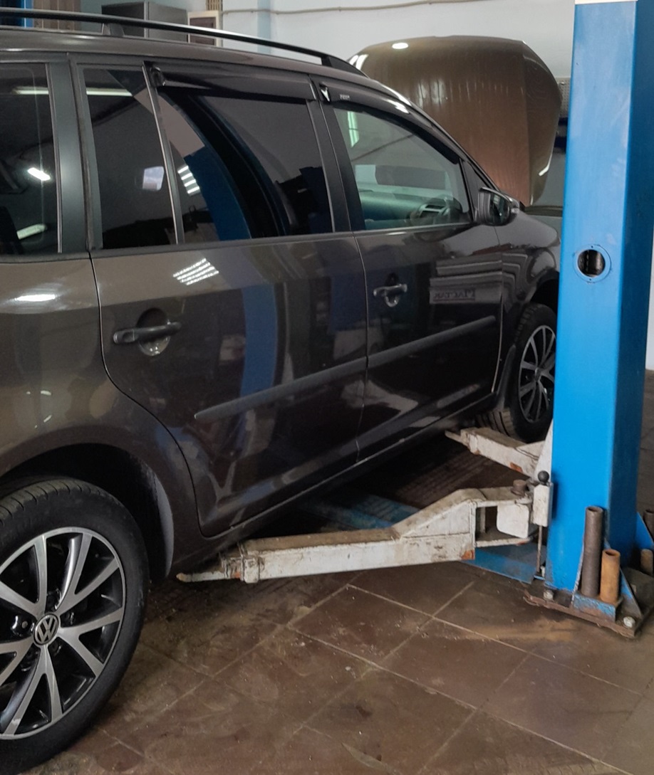 Фольксваген Туран готовится к замене ступицы