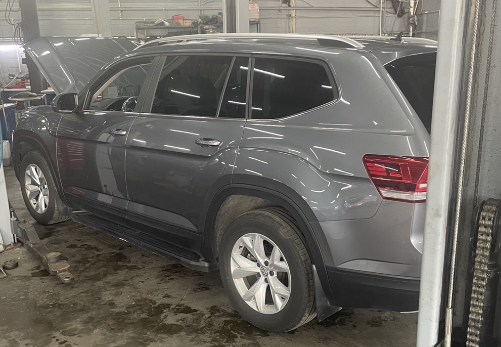 Фольксваген Терамонт в процессе замены помпы