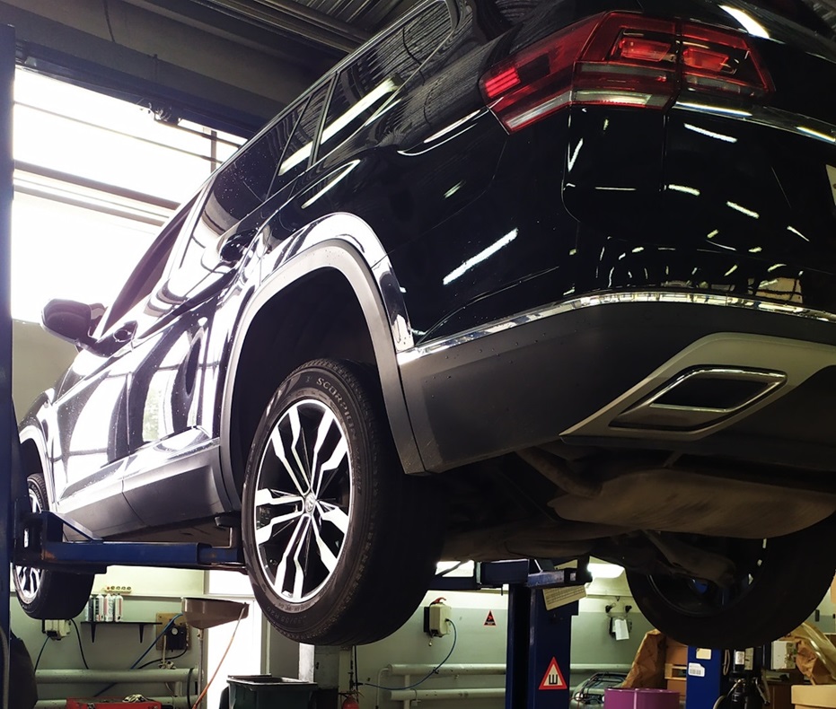 Фольксваген Терамонт в процессе замены колодок