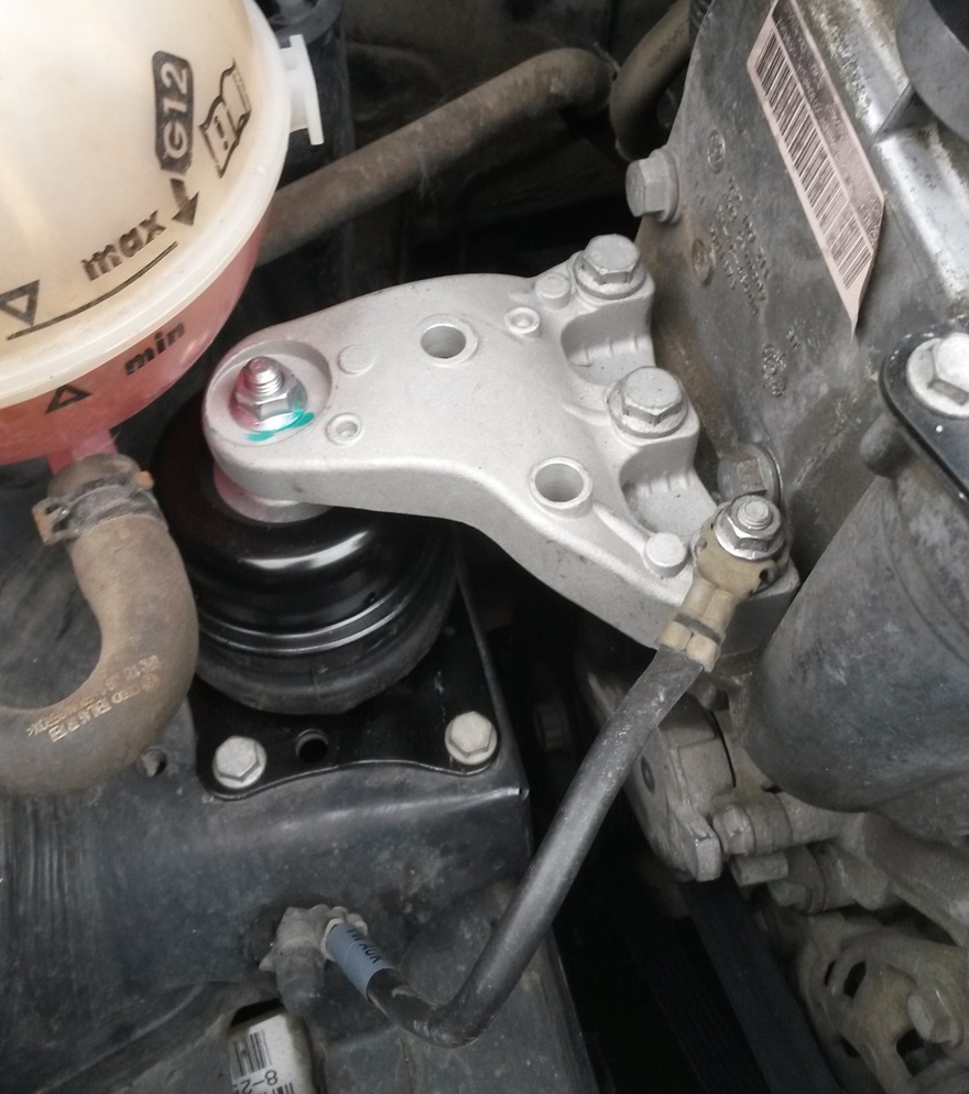 Замена опоры двигателя Фольксваген Поло седан