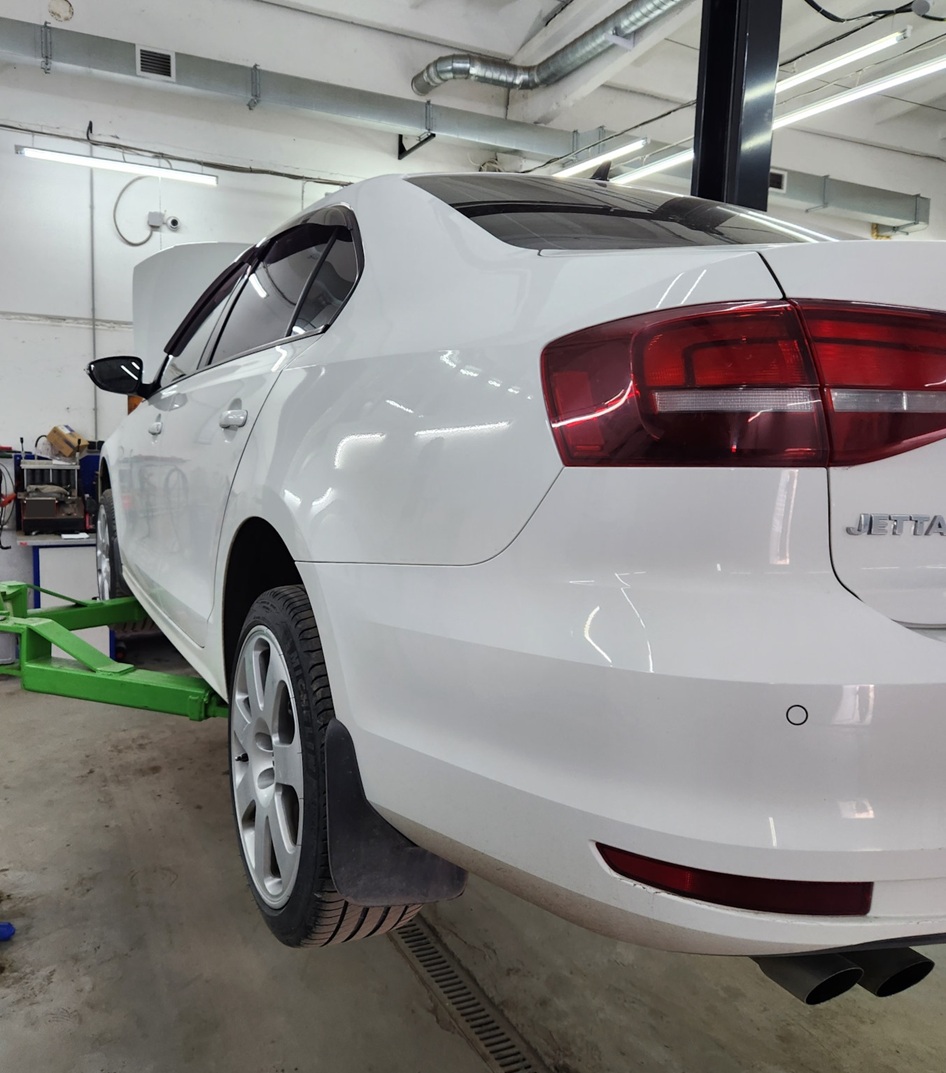 Фольксваген Джетта в процессе разборки перед ремонтом турбины