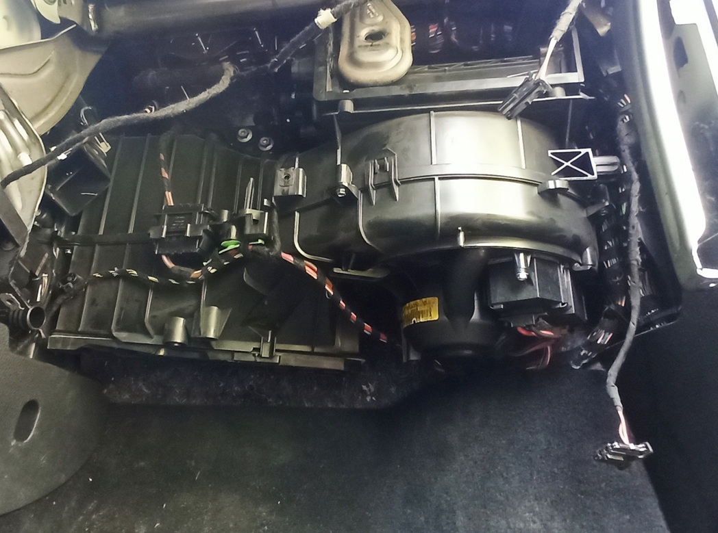 Замена моторчика печки Фольксваген Джетта