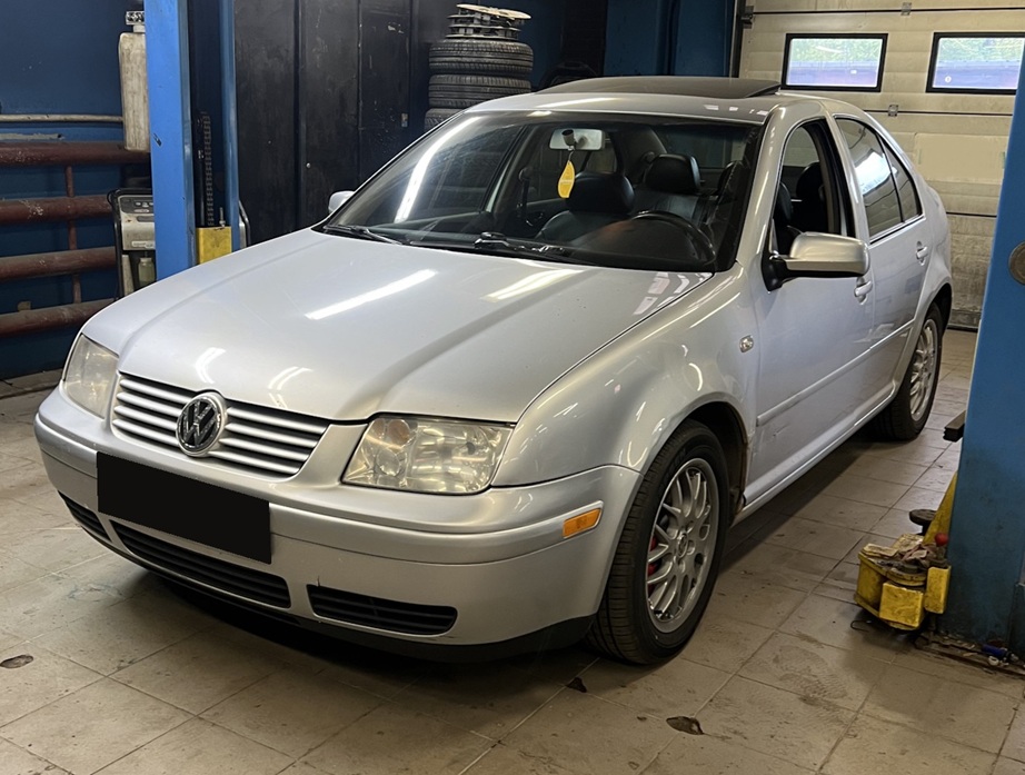 Фольксваген Джетта IV в автотехцентре для замены насоса ГУР