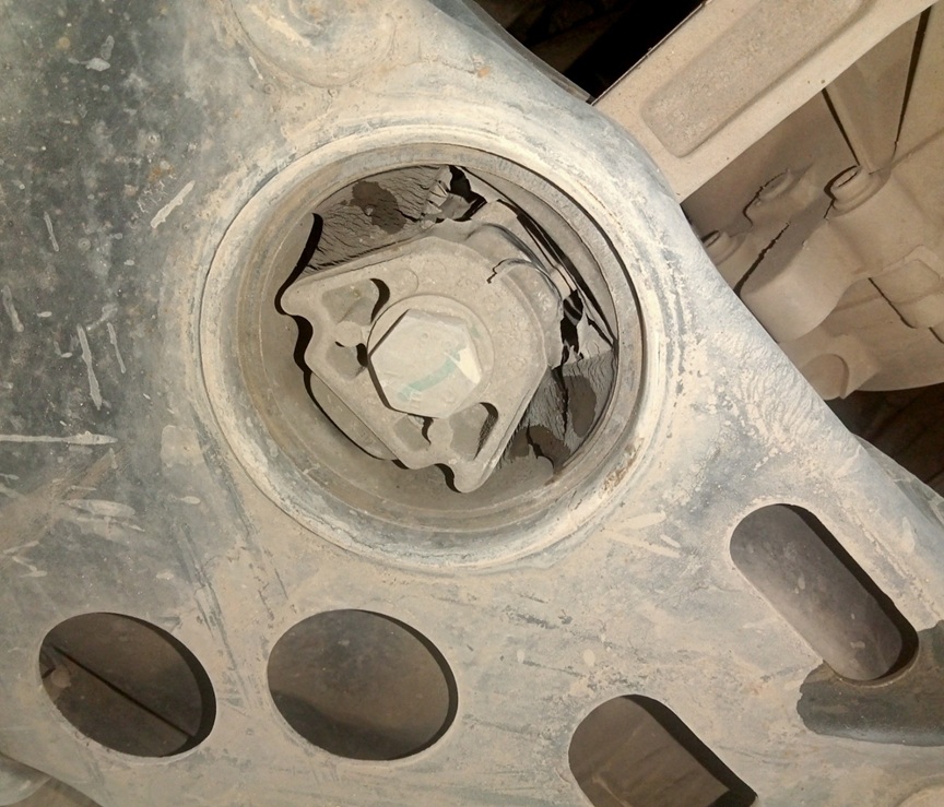 Здесь требуется срочная замена сайлентблоков подрамника Фольксваген Джетта