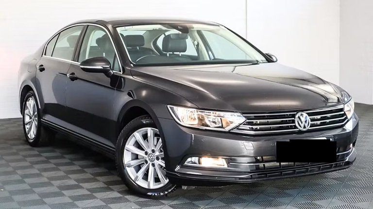 Фольксваген Пассат в автотехцентре после замены датчика коленвала