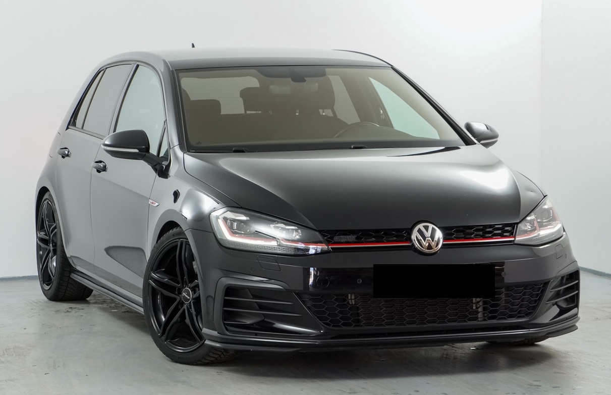 Фольксваген Гольф после замены радиатора кондиционера в автотехцентре