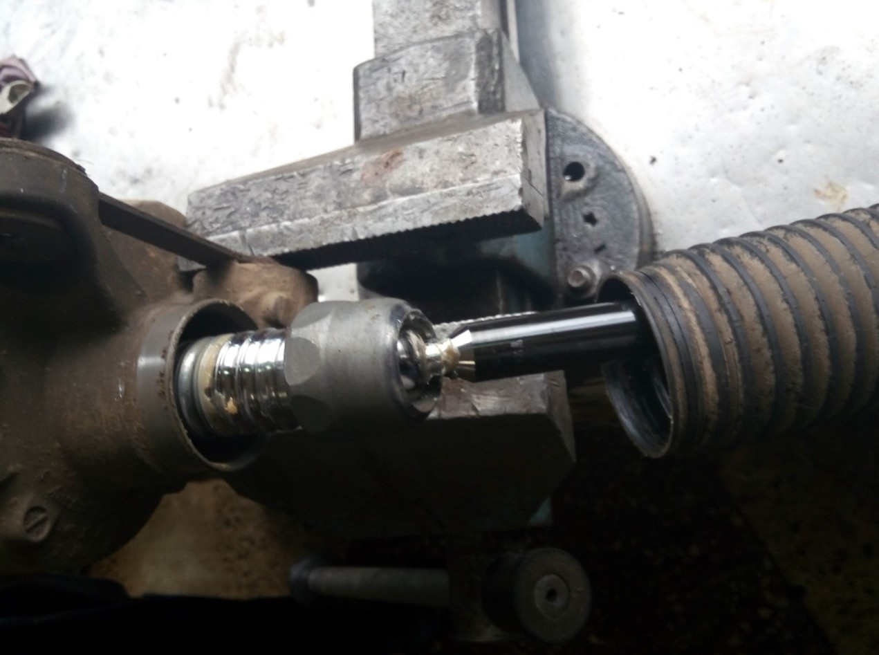 Замена сальника рулевой рейки Фольксваген Тигуан