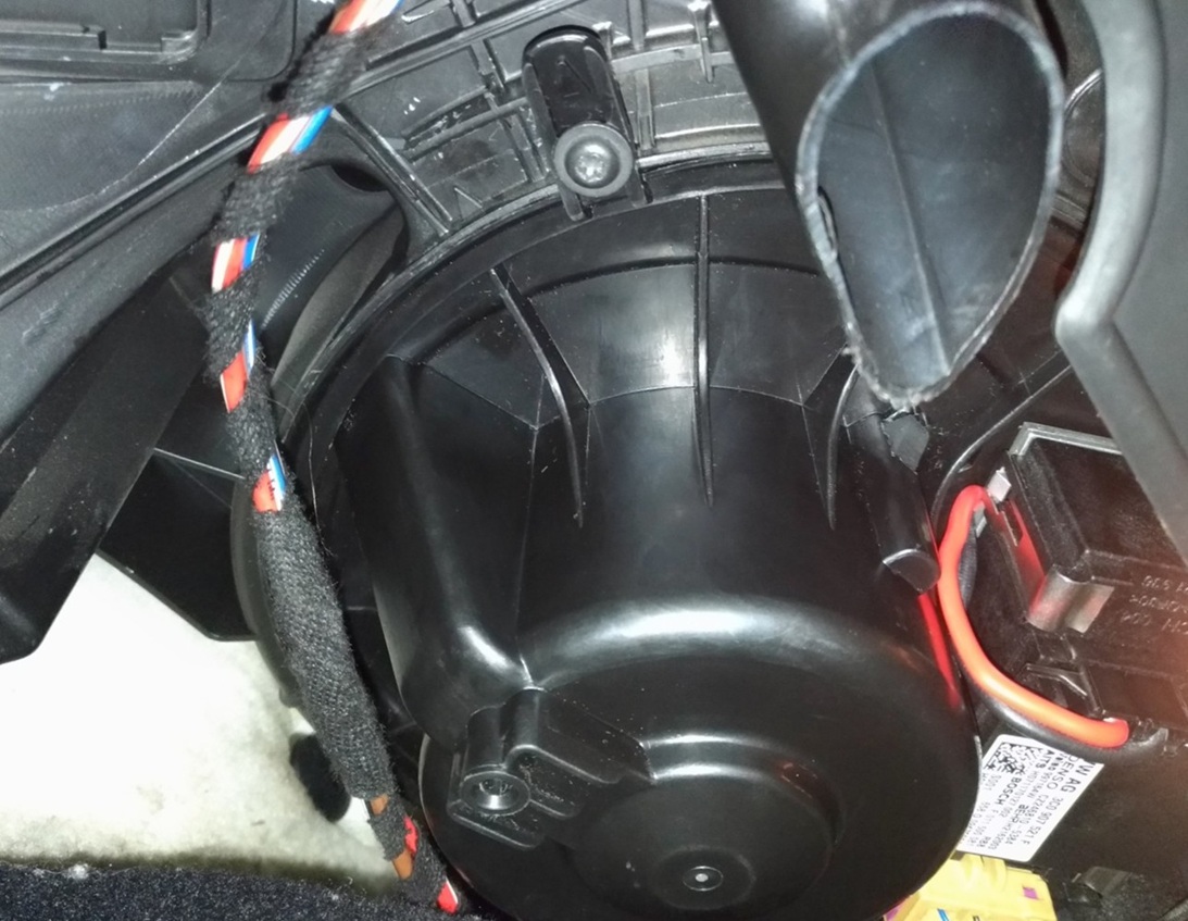 Замена моторчика печки Фольксваген Тигуан